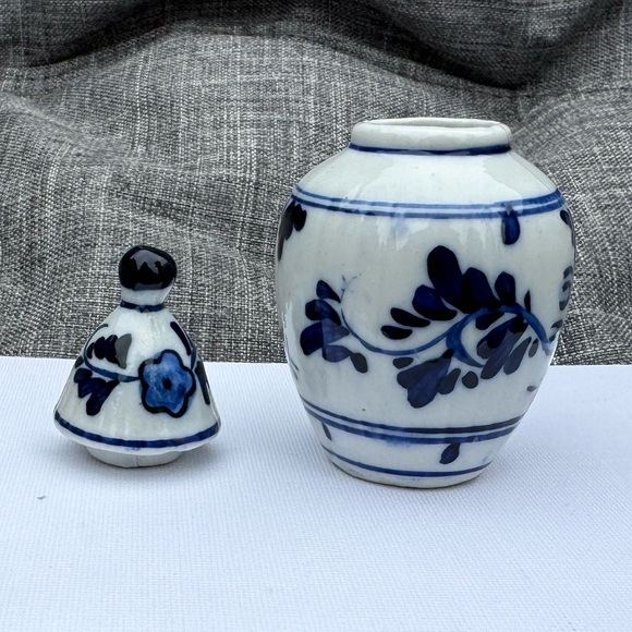 Vintage Blue Delft Hand Painted Jar - Picture 4 of 6